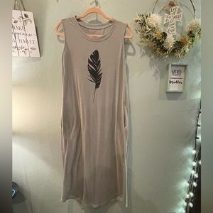 Maxi feather dress size medium with pockets gray